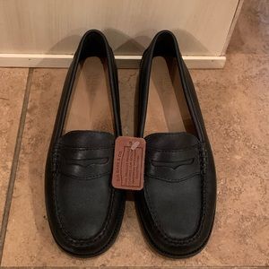 GH bass Whitney women’s black leather penny loafers size 5M